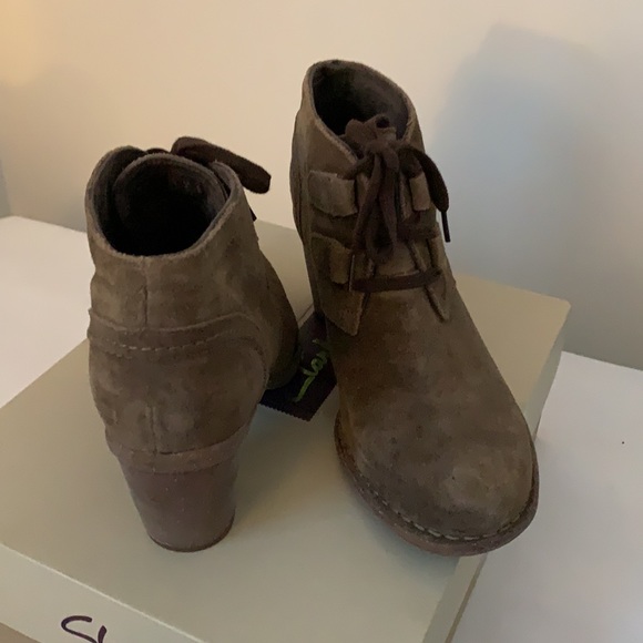 Clarks Carleta Lyon khaki suede Ankle Bootie - Picture 8 of 10
